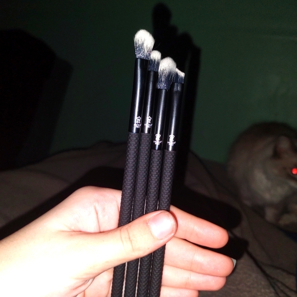 Set of 4 makeup brushes - Picture 1 of 1